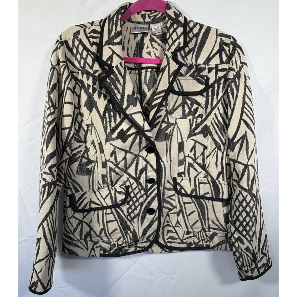 Chicos womans Jacket Size 0 Button Closure 63% Silk